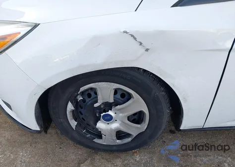 2016 Ford Focus S z USA, uszkodzony, nr VIN 1FADP3E26GL390187